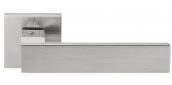 Дверная ручка на квад. основании COLOMBO Alba LC91RSB-CR8 полированный хром / матовый хром