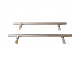 Ручка для алюминиевых дверей со смещением, комплект с креплением, L= 650, м/о 450, D=32, матов.